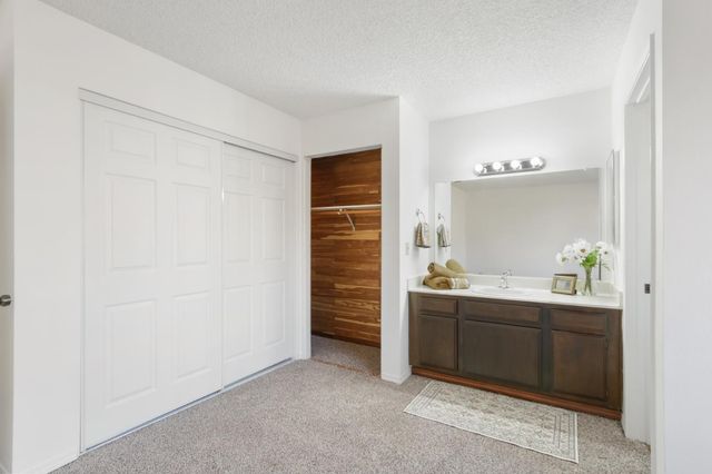 9924 Meadow Oak Cir, Elk Grove, CA 95624