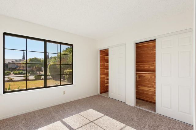 9924 Meadow Oak Cir, Elk Grove, CA 95624