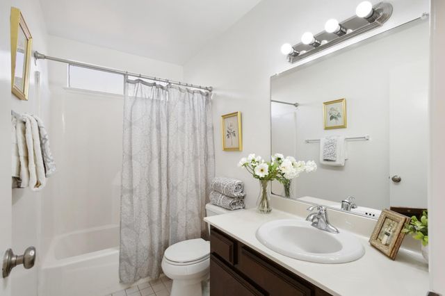 9924 Meadow Oak Cir, Elk Grove, CA 95624