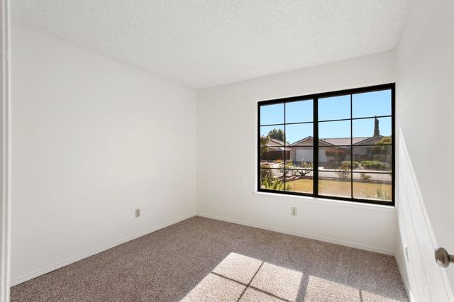 9924 Meadow Oak Cir, Elk Grove, CA 95624