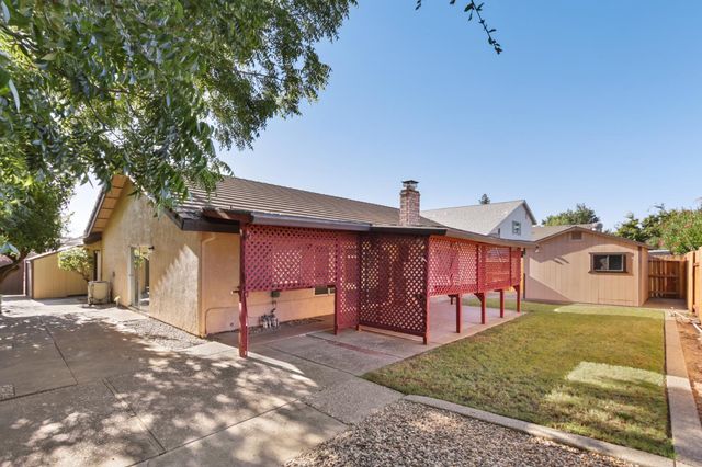 9924 Meadow Oak Cir, Elk Grove, CA 95624