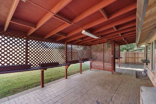 9924 Meadow Oak Cir, Elk Grove, CA 95624