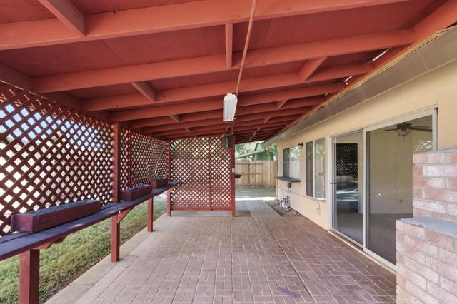 9924 Meadow Oak Cir, Elk Grove, CA 95624