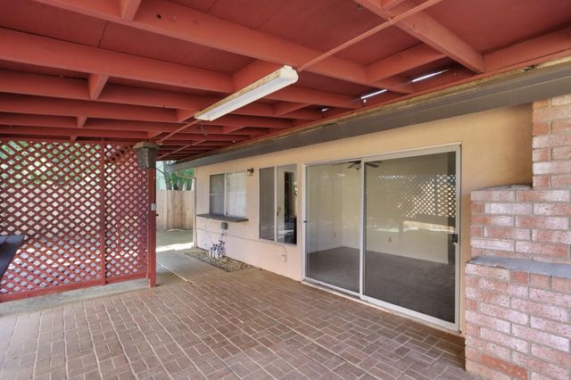 9924 Meadow Oak Cir, Elk Grove, CA 95624
