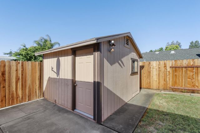 9924 Meadow Oak Cir, Elk Grove, CA 95624