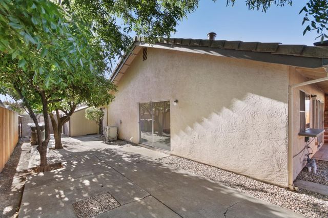 9924 Meadow Oak Cir, Elk Grove, CA 95624