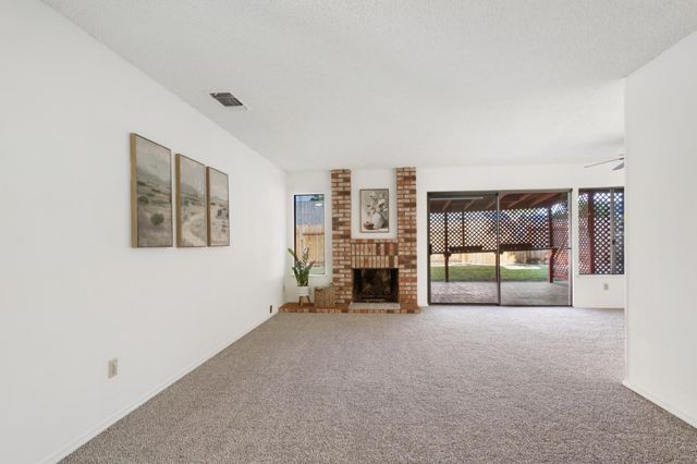 9924 Meadow Oak Cir, Elk Grove, CA 95624