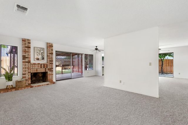 9924 Meadow Oak Cir, Elk Grove, CA 95624