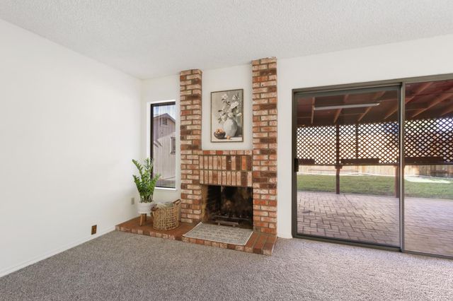 9924 Meadow Oak Cir, Elk Grove, CA 95624