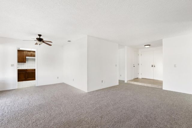 9924 Meadow Oak Cir, Elk Grove, CA 95624