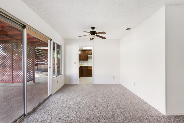 9924 Meadow Oak Cir, Elk Grove, CA 95624