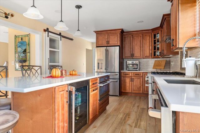 194 Newark Street, Lindenhurst, NY 11757