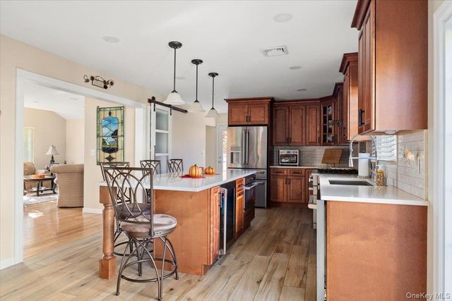 194 Newark Street, Lindenhurst, NY 11757