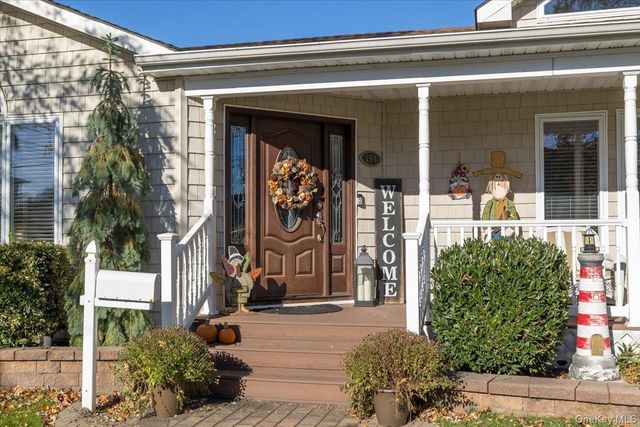 194 Newark Street, Lindenhurst, NY 11757