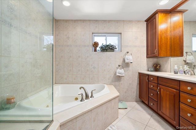 194 Newark Street, Lindenhurst, NY 11757