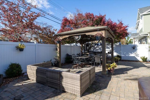 194 Newark Street, Lindenhurst, NY 11757