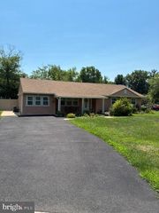 1001 JEFFREY DR, Southampton, PA 18966