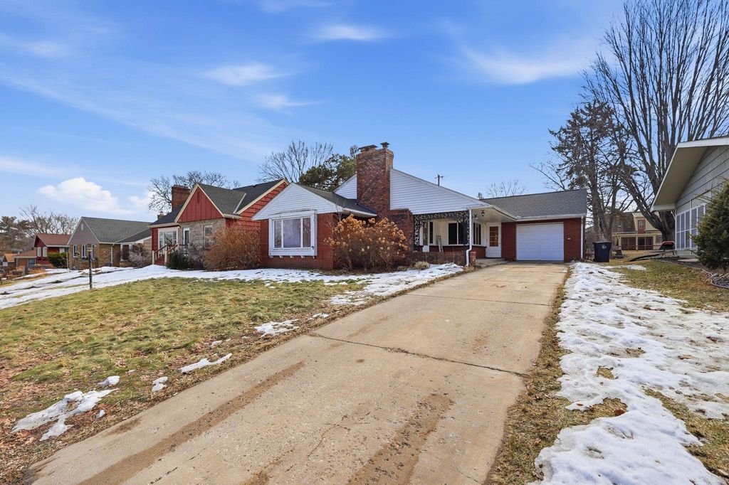 1030 Hyacinth Avenue E, Saint Paul, MN 55106 — exterior