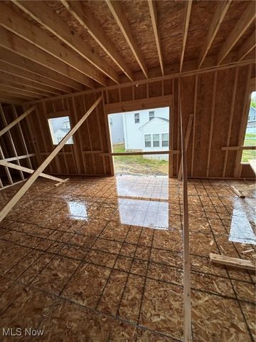 3374 Buckeye Trail, Green, OH 44685