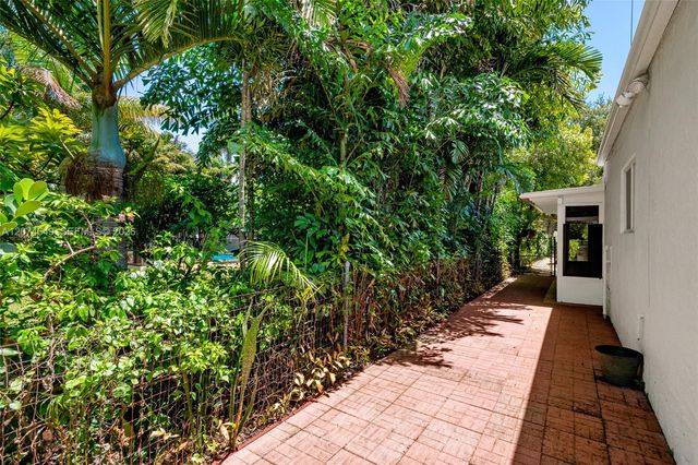 989 Eastward Drive, Miami Springs, FL 33166