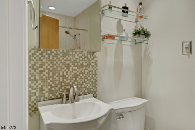 9039 Palisade Ave 4, North Bergen Twp., NJ 07047