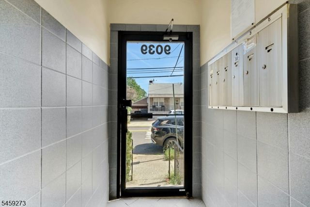 9039 Palisade Ave 4, North Bergen Twp., NJ 07047