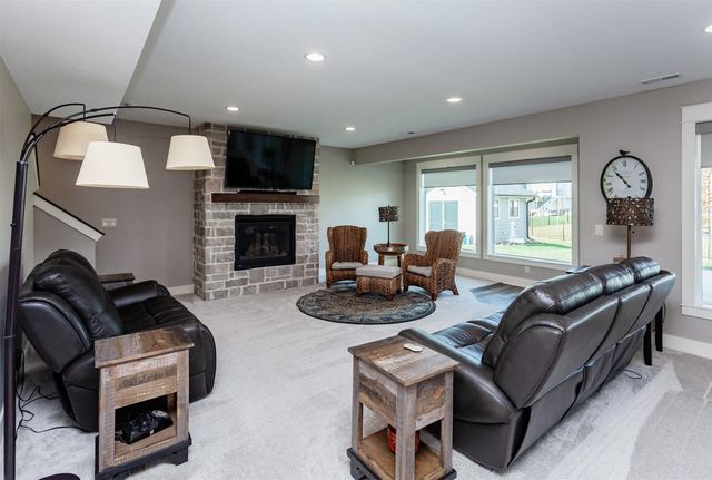 2319 N 9th Court, Indianola, IA 50125