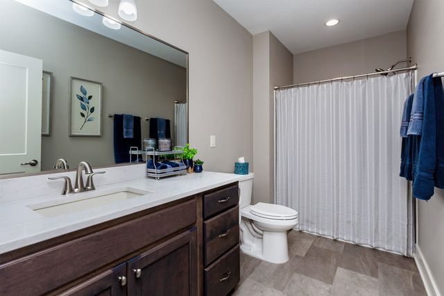 2319 N 9th Court, Indianola, IA 50125