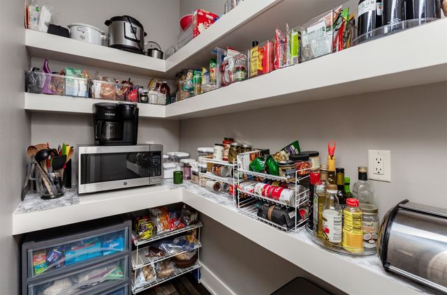 2319 N 9th Court, Indianola, IA 50125