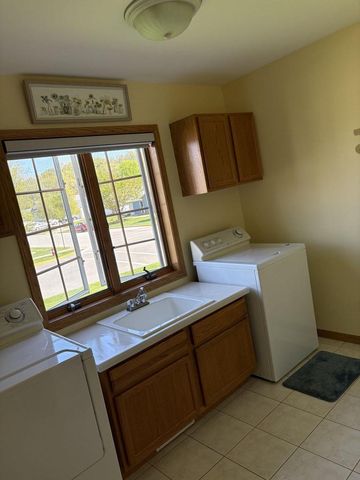 908 2nd AVENUE E, Holmen, WI 54636
