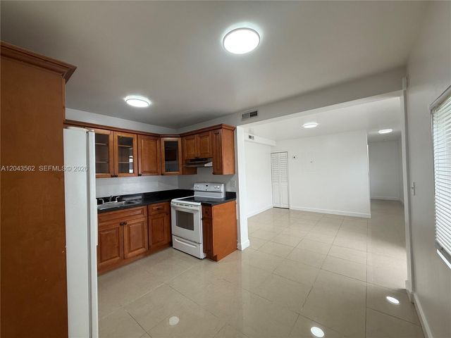 1122 NW 32nd Court front, Miami, FL 33125