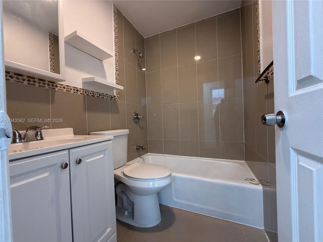 1122 NW 32nd Court front, Miami, FL 33125