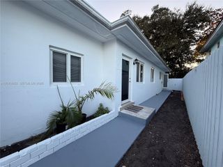 1122 NW 32nd Court front, Miami, FL 33125
