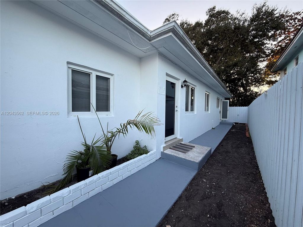 1122 NW 32nd Court front, Miami, FL 33125