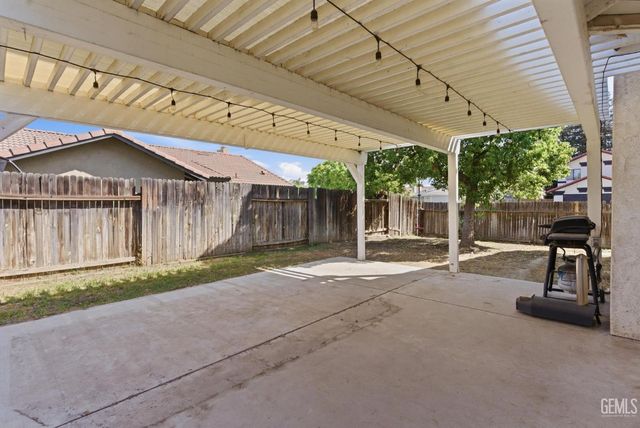 9000 Caymus Court, Bakersfield, CA 93312