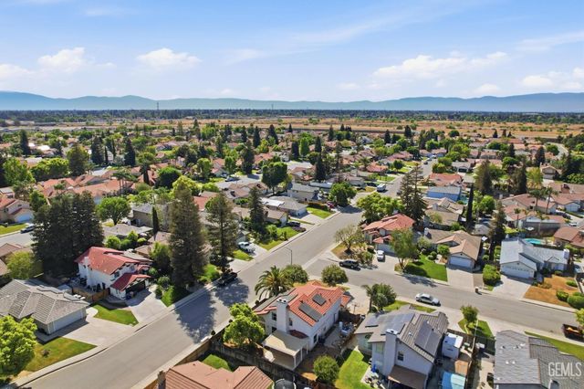 9000 Caymus Court, Bakersfield, CA 93312