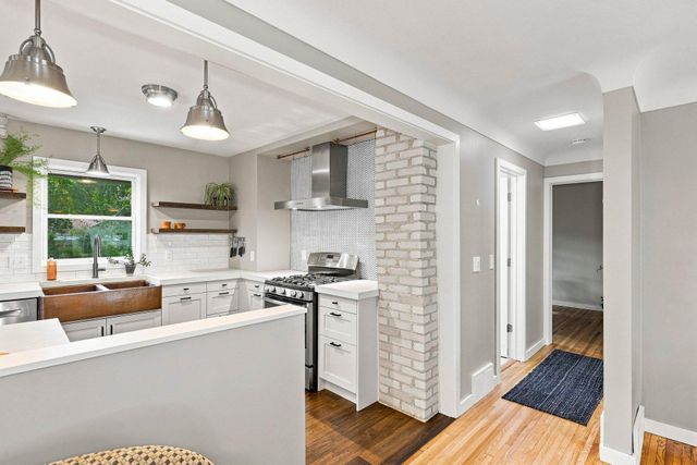 119 Edgewood Avenue N, Golden Valley, MN 55427