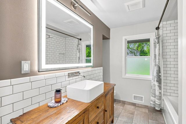 119 Edgewood Avenue N, Golden Valley, MN 55427