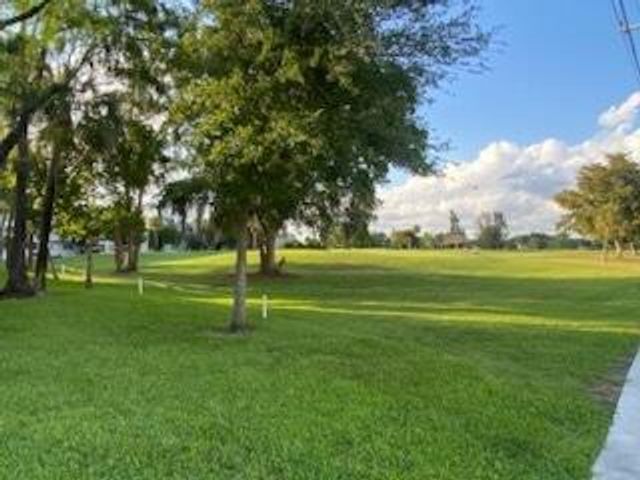 7817 Golf Cir Drive 210, Margate, FL 33063