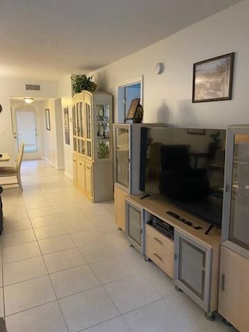 7817 Golf Cir Drive 210, Margate, FL 33063