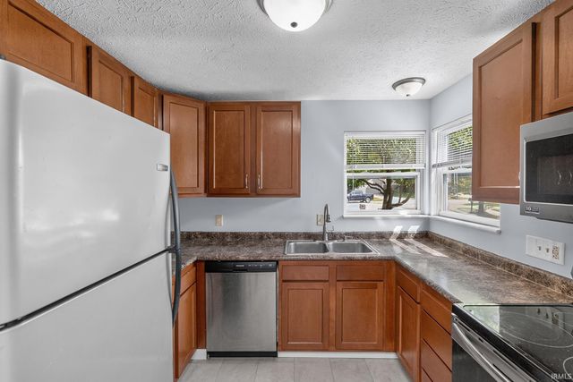 3601 Naples Court, Elkhart, IN 46514