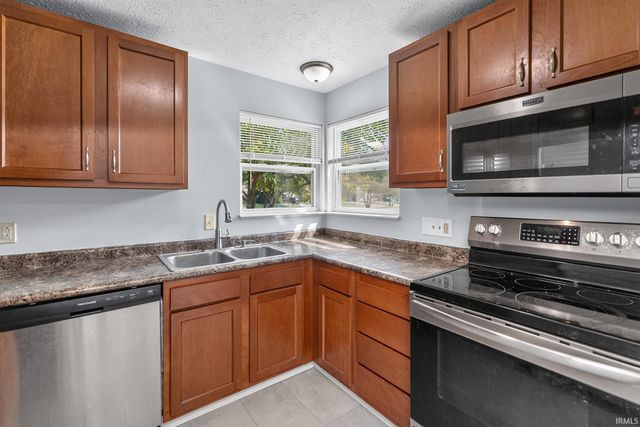 3601 Naples Court, Elkhart, IN 46514