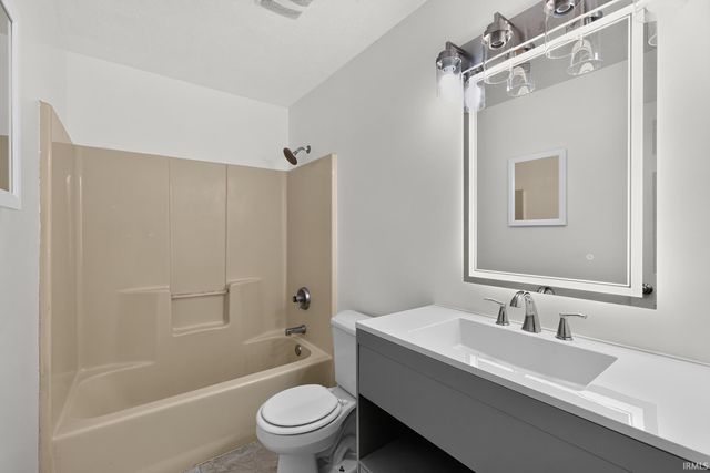3601 Naples Court, Elkhart, IN 46514