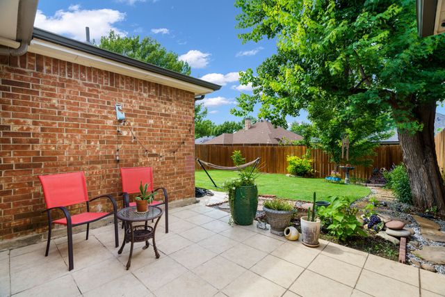 2017 Stein Way, Carrollton, TX 75007