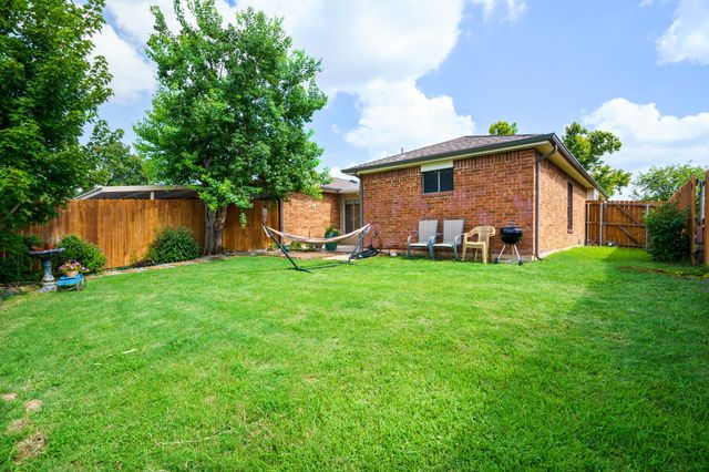 2017 Stein Way, Carrollton, TX 75007