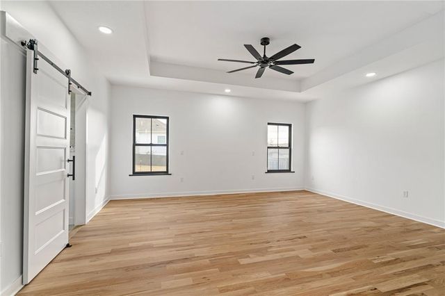 804 SE Pine Court, Blue Springs, MO 64014