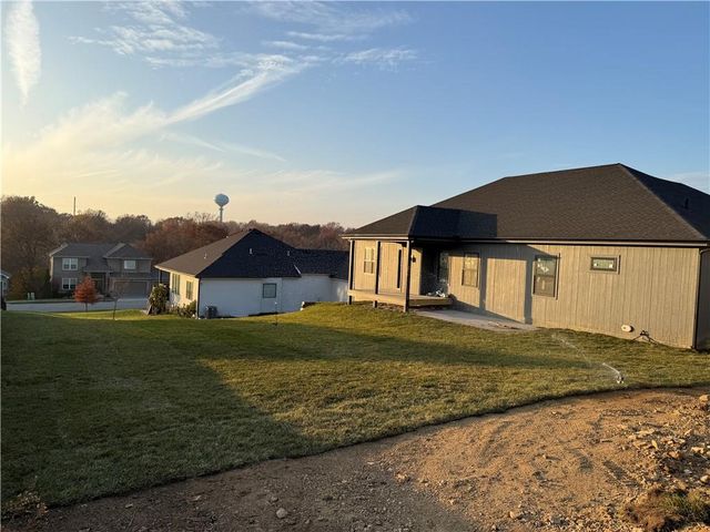 804 SE Pine Court, Blue Springs, MO 64014