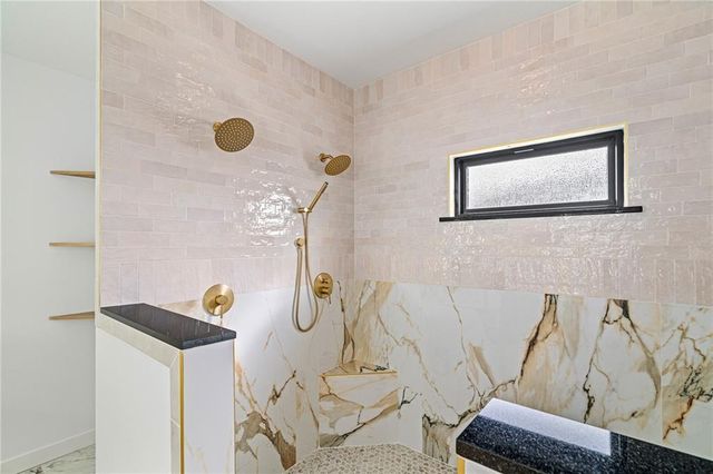 804 SE Pine Court, Blue Springs, MO 64014