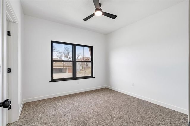 804 SE Pine Court, Blue Springs, MO 64014