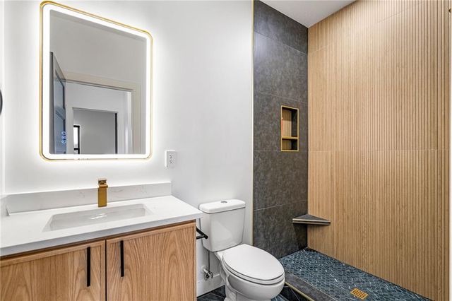 804 SE Pine Court, Blue Springs, MO 64014